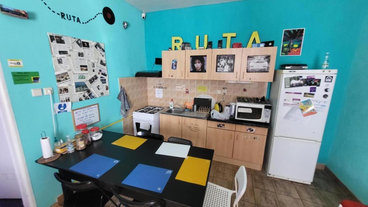 Ruta 80 Hostel Брно Экстерьер фото